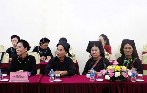 Đây cũng là dịp để các nhà quản lý, nhà nghiên cứu, nghệ nhân và những người am hiểu văn hóa dân tộc trao đổi về công tác bảo tồn di sản