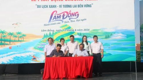 Các đơn vị ký kết tại buổi phát động.