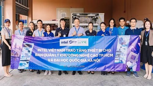 Intel Vietnam trao tặng thiết bị lắp ráp và kiểm định chip cho Khu công nghệ cao Thành phố Hồ Chí Minh và Đại học Quốc gia Hà Nội vào tháng 5/2026.