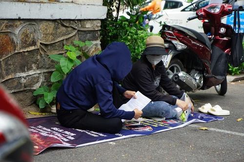 Theo nhiều phụ huynh, điều gia đình quan tâm nhất trong suốt quá trình ôn tập không phải là điểm số mà là tâm lý của con.