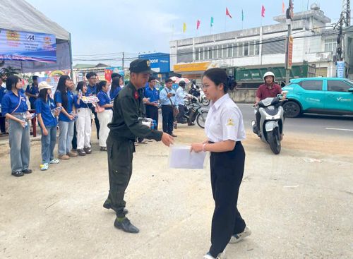 Tiếp sức mùa thi tại Quảng Ngãi.