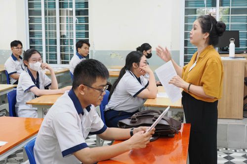  Thí sinh dự thi tại điểm thi Trường THPT Lê Quý Đôn thuộc Hội đồng thi TPHCM - Ảnh: HOÀNG HÙNG 