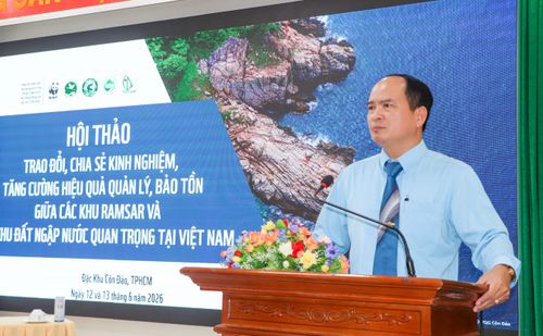  Ông Nguyễn Khắc Pho, Giám đốc Vườn Quốc gia Côn Đảo phát biểu tại hội thảo 