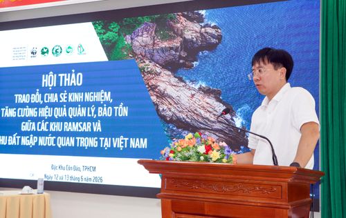  Ông Nguyễn Xuân Dũng, Trưởng phòng Sinh thái và Cảnh quan thiên nhiên, Cục Bảo tồn thiên nhiên và đa dạng sinh học, phát biểu tại hội thảo 