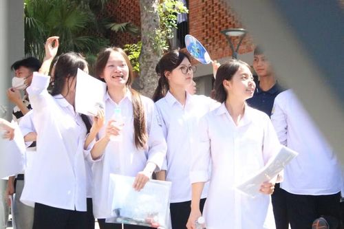 Thí sinh Hà Tĩnh kết thúc buổi thi cuối.