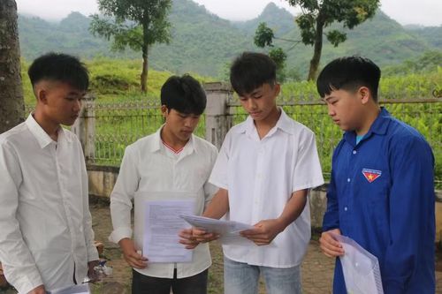 Các thí sinh Điểm thi Trường THPT Quyết Thắng.
