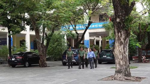 Công an thành phố Đà Nẵng kiểm tra thực tế tại một số điểm thi.