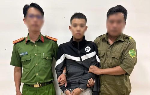 Công an tạm giữ đối tượng Đỗ Văn Tĩnh. Ảnh CA