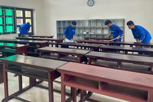 Ngoài ra, đoàn viên, thanh niên xã được huy động để dọn vệ sinh, bố trí chỗ ở cho thí sinh và phụ huynh có nhu cầu ở lại nghỉ tại trường trong 2 ngày diễn ra kỳ thi.