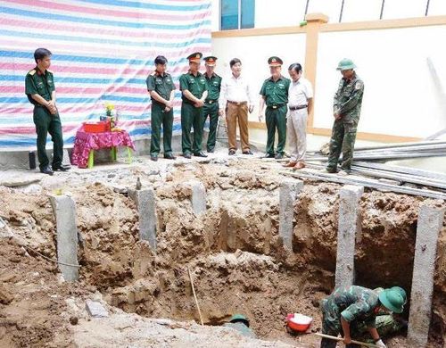 Quy tập 4 hài cốt liệt sĩ tại khu vực Bệnh viện Đa khoa khu vực Thạch Hãn (Quảng Trị)