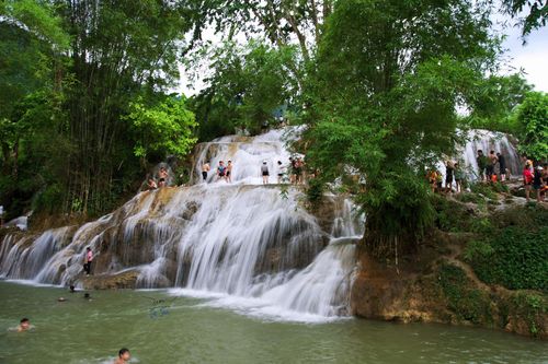 Thác Trăng là điểm đến hút khách dịp hè ở Phú Thọ. Ảnh: Phạm Huy Tiến