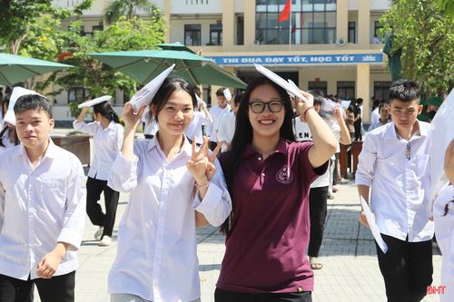 Các sĩ tử sinh năm 2008 thể hiện tâm lý thoải mái khi