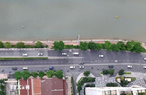 Đại lộ Võ Văn Kiệt cập theo kênh Tàu Hủ-Bến Nghé, đoạn qua phường Sài Gòn. (Ảnh: Hồng Đạt/TTXVN)