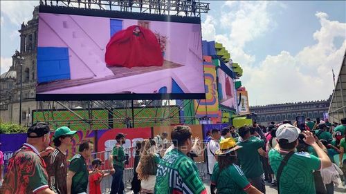 Fanzone tại quảng trường Zocalo, trung tâm thủ đô Mexico City. Ảnh: Phi Hùng/PV TTXVN tại Mexico