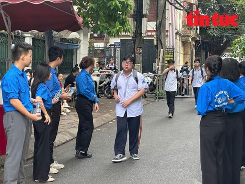 Thời tiết Hà Nội sáng 12/6 khá mát mẻ.