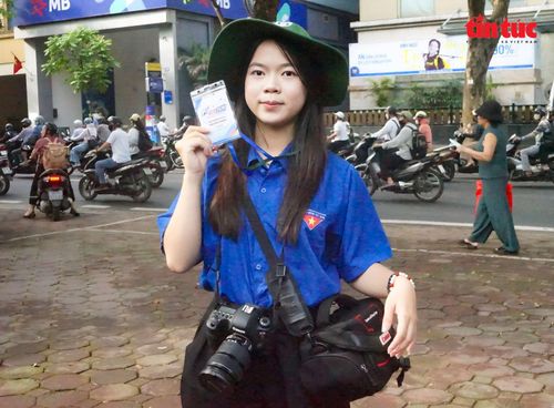 Bạn Nguyễn Tố Như, sinh viên năm thứ hai Trường Quốc tế đã có 4 lần tham gia tiếp sức mùa thi.