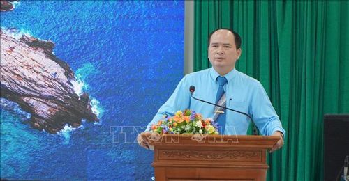 Ông Nguyễn Khắc Pho, Giám đốc Vườn quốc gia Côn Đảo chia sẻ kinh nghiệm tại Hội nghị.