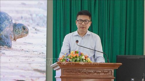 Ông Hoàng Việt, Giám đốc chương trình bảo tồn các hệ sinh thái nước ngọt WWF Việt Nam phát biểu tại Hội thảo.