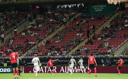 Hàng loạt ghế trống xuất hiện trong trận Hàn Quốc - CH Czech, làm dấy lên tranh cãi về giá vé World Cup 2026. Ảnh: Reuters