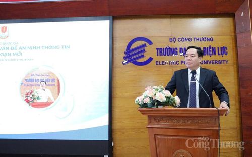 NGƯT, PGS.TS Vũ Đình Ngọ, Bí thư Đảng ủy, Phó Hiệu trưởng Trường Đại học Điện lực phát biểu khai mạc.