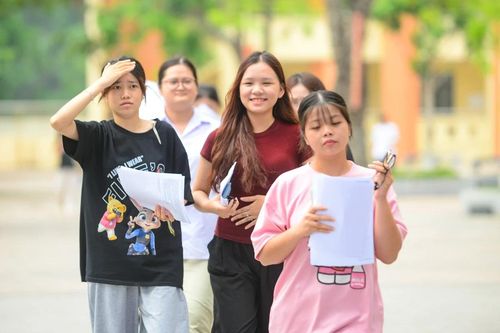 Theo kế hoạch của Bộ Giáo dục và Đào tạo, kết quả thi tốt nghiệp THPT năm 2026 sẽ được công bố vào 8 giờ sáng ngày 1/7. Sau khi có điểm thi, việc xét công nhận tốt nghiệp THPT sẽ được hoàn thành chậm nhất vào ngày 3/7.