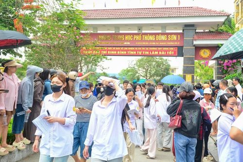 Trước mắt là những dự định mới, những cánh cửa mới đang chờ được mở ra. Còn lúc này, điều mà nhiều thí sinh mong muốn nhất là được nghỉ ngơi, tận hưởng những ngày hè đầu tiên và hồi hộp chờ đón kết quả của hành trình nỗ lực suốt 12 năm học tập.