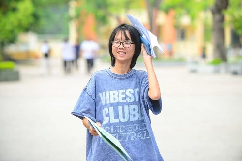 Khép lại Kỳ thi tốt nghiệp THPT năm 2026, điều đọng lại rõ nét nhất là những nụ cười và ánh mắt đầy hy vọng của các thí sinh. Sau những ngày tháng miệt mài học tập và ôn luyện, các em đã hoàn thành một trong những kỳ thi quan trọng nhất của tuổi học trò.