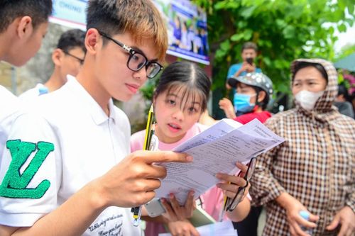 Đối với những thí sinh có nhu cầu phúc khảo bài thi, thời gian nộp đơn phúc khảo tại các đơn vị đăng ký dự thi được thực hiện từ ngày 1 đến ngày 5/7. Các thí sinh sẽ nhận giấy chứng nhận kết quả thi và học bạ chậm nhất vào ngày 7/7 để phục vụ việc đăng ký xét tuyển vào các trường Đại học, Cao đẳng.