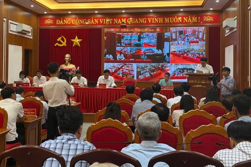 Toàn cảnh buổi tiếp xúc cử tri