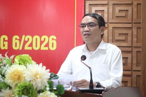 Đồng chí Lưu Hồng Phương- Phó Giám đốc Sở Văn hóa, Thể thao và Du lịch thông tin kết quả công tác xóa bỏ hủ tục, xây dựng đời sống văn hóa và nhiệm vụ thời gian tới tại điểm cầu Ban TG&amp;DV Tỉnh ủy.