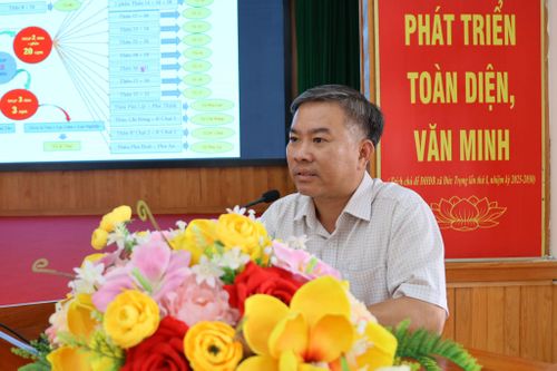 Lãnh đạo UBND xã Đức Trọng phát biểu tại hội nghị