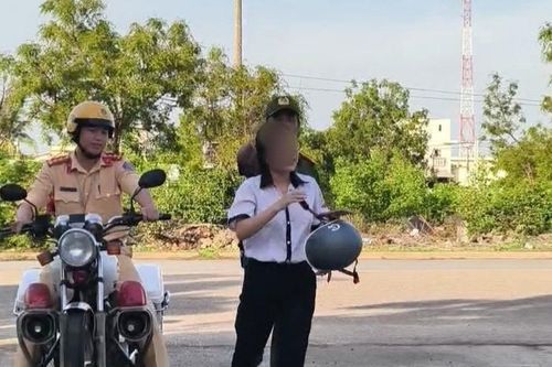 Với sự hỗ trợ của lực lượng công an, 2 thí sinh đã đến địa điểm thi đúng giờ