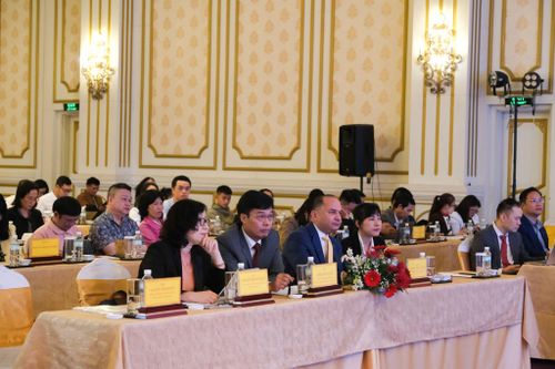 Các đại biểu và doanh nghiệp nghe các chuyên đề để hiểu sâu hơn về thị trường Halal