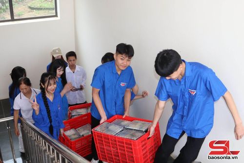 Hỗ trợ suất ăn miễn phí cho thí sinh tại Trung tâm Giáo dục thường xuyên tỉnh.