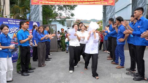 Thí sinh tại điểm thi Trường THPT Hoàng Su Phì hoàn thành bài thi. Ảnh: Như Nguyệt