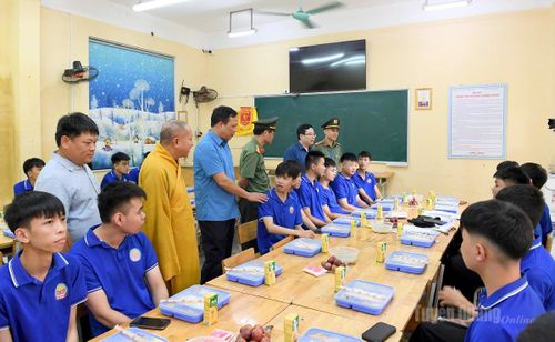 Ban trị sự Giáo hội phật giáo tỉnh phối hợp với Tỉnh đoàn và các đơn vị, nhà hảo tâm tổ chức hoạt động “Tiếp sức mùa thi” phục vụ bữa ăn miễn phí tại 47/62 điểm thi trên địa bàn tỉnh với gần 20 nghìn suất ăn cho các thí sinh trên địa bàn tỉnh.