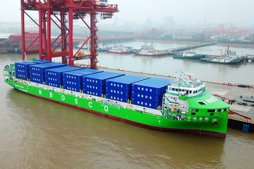 Tàu “Ning Yuan Dian Kun” - tàu container thông minh thuần điện cấp 10.000 tấn lớn nhất thế giới và đầu tiên của Trung Quốc. Ảnh: China Focus.