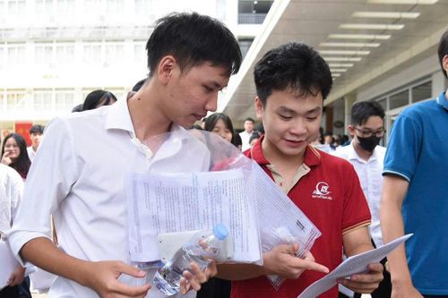 Sáng 12/6, thí sinh đã hoàn thành 2 bài thi tự chọn. Ảnh: Xuân Quý