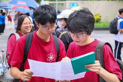 Sáng nay, thí sinh đã hoàn thành 2 môn thi tự chọn. Ảnh: Mạnh Hưng