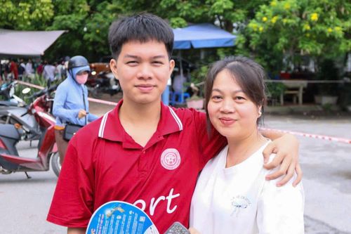 Trưa 12/6, thí sinh trên cả nước đã hoàn thành bài thi các môn tự chọn. Ảnh: Mạnh Hưng