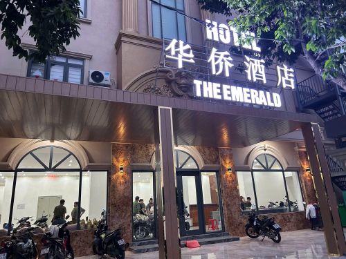 Băng nhóm 83 người nước ngoài quốc tịch Trung Quốc đã thuê lại toàn bộ khách sạn The Emerald Gold để thiết lập “đại bản doanh” hoạt động lừa đảo.