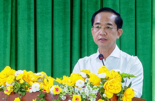 Ông Hồ Thanh Thủy, Phó Bí thư Tỉnh ủy, Chủ tịch UBMTTQ Việt Nam tỉnh Cà Mau phát buổi tại buổi tiếp xúc.