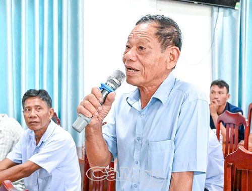 Ông Nguyễn La (cử tri ấp Chòm Cao) phản ánh đồng hồ điện được lắp đặt ở vị trí quá cao gây bất tiện cho việc theo dõi chỉ số điện.
