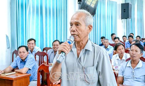 Ông Võ Văn Vĩnh (cử tri ấp Cây Cui) kiến nghị giải quyết các thủ tục liên quan đến đất đai.