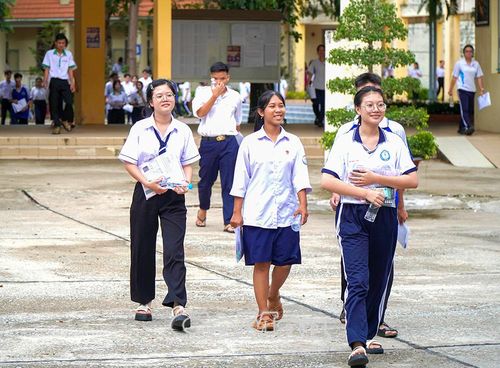 Những ánh mắt lạc quan hướng về tương lai sau kỳ thi.