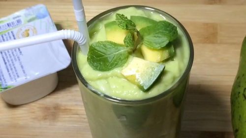 Sinh tố bơ – cấp ẩm từ bên trong.