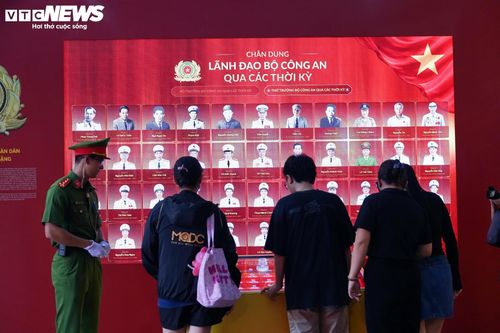 Các chuyên gia tham gia triển lãm cũng cho rằng bảo đảm an ninh mạng không chỉ là nhiệm vụ của cơ quan chức năng mà cần sự tham gia của mỗi người dân. Việc trang bị kiến thức nhận diện các thủ đoạn lừa đảo trực tuyến, bảo vệ thông tin cá nhân và sử dụng Internet an toàn là yếu tố quan trọng để giảm thiểu rủi ro trên không gian số.