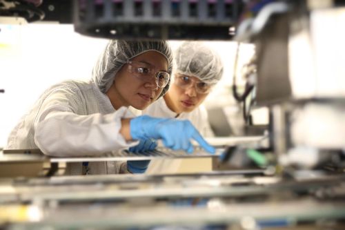 Intel Products Việt Nam trong Khu Công nghệ cao TP.HCM hiện là cơ sở lắp ráp và kiểm định chip lớn nhất trong mạng lưới toàn cầu của Intel.
