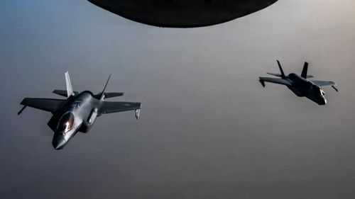 Hai tiêm kích tàng hình F-35A của Không quân Mỹ tuần tra trên bầu trời Trung Đông trong bức ảnh được Bộ Tư lệnh Trung tâm Mỹ (CENTCOM) chia sẻ ngày 7/6.X/@CENTCOM.