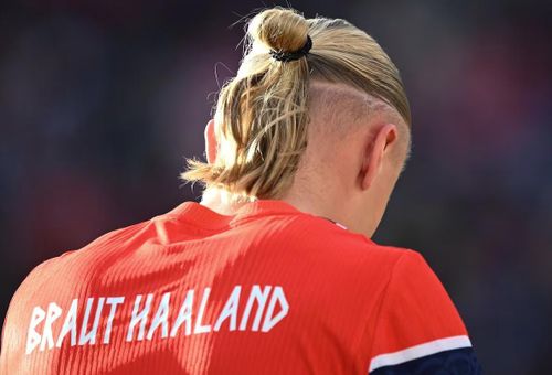Chiếc áo đấu đặc biệt của Haaland. Ảnh: AS.